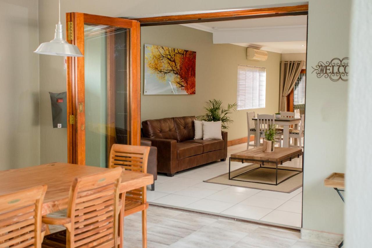 Vinique Guesthouse Mbombela ภายนอก รูปภาพ