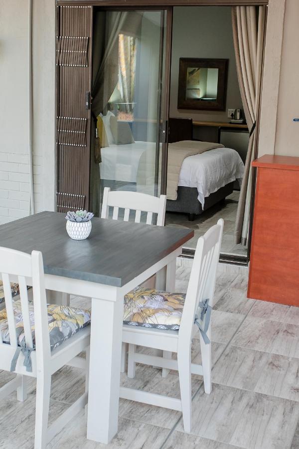 Vinique Guesthouse Mbombela ภายนอก รูปภาพ