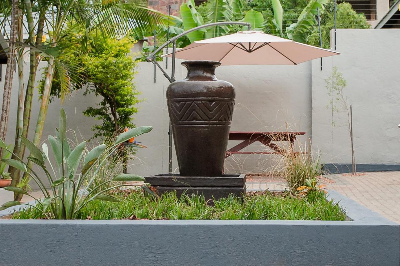 Vinique Guesthouse Mbombela ภายนอก รูปภาพ