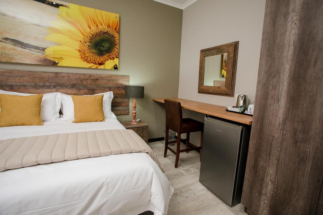 Vinique Guesthouse Mbombela ภายนอก รูปภาพ