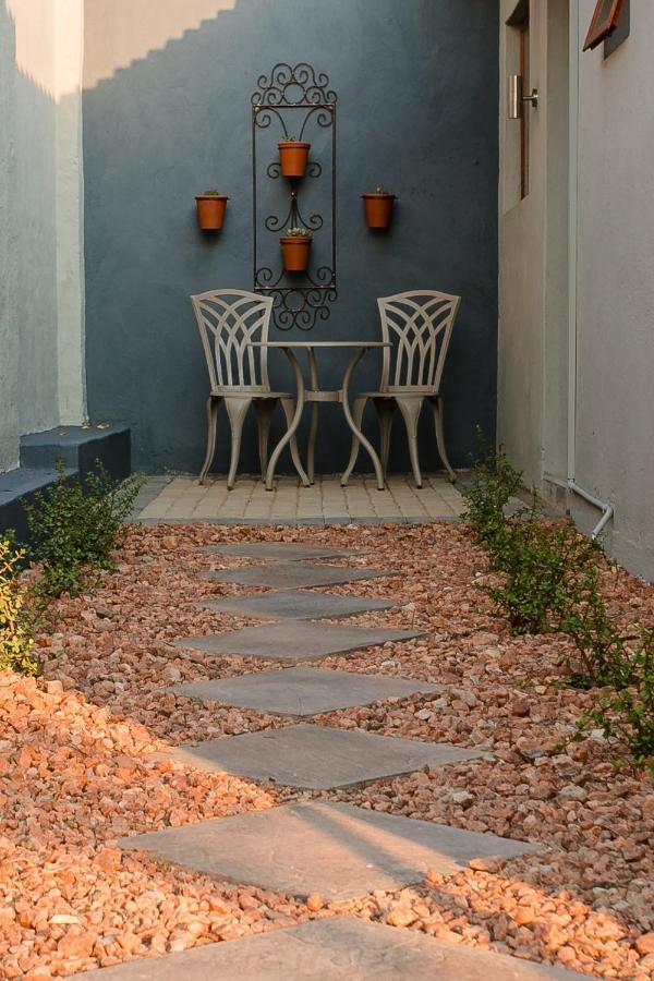Vinique Guesthouse Mbombela ภายนอก รูปภาพ