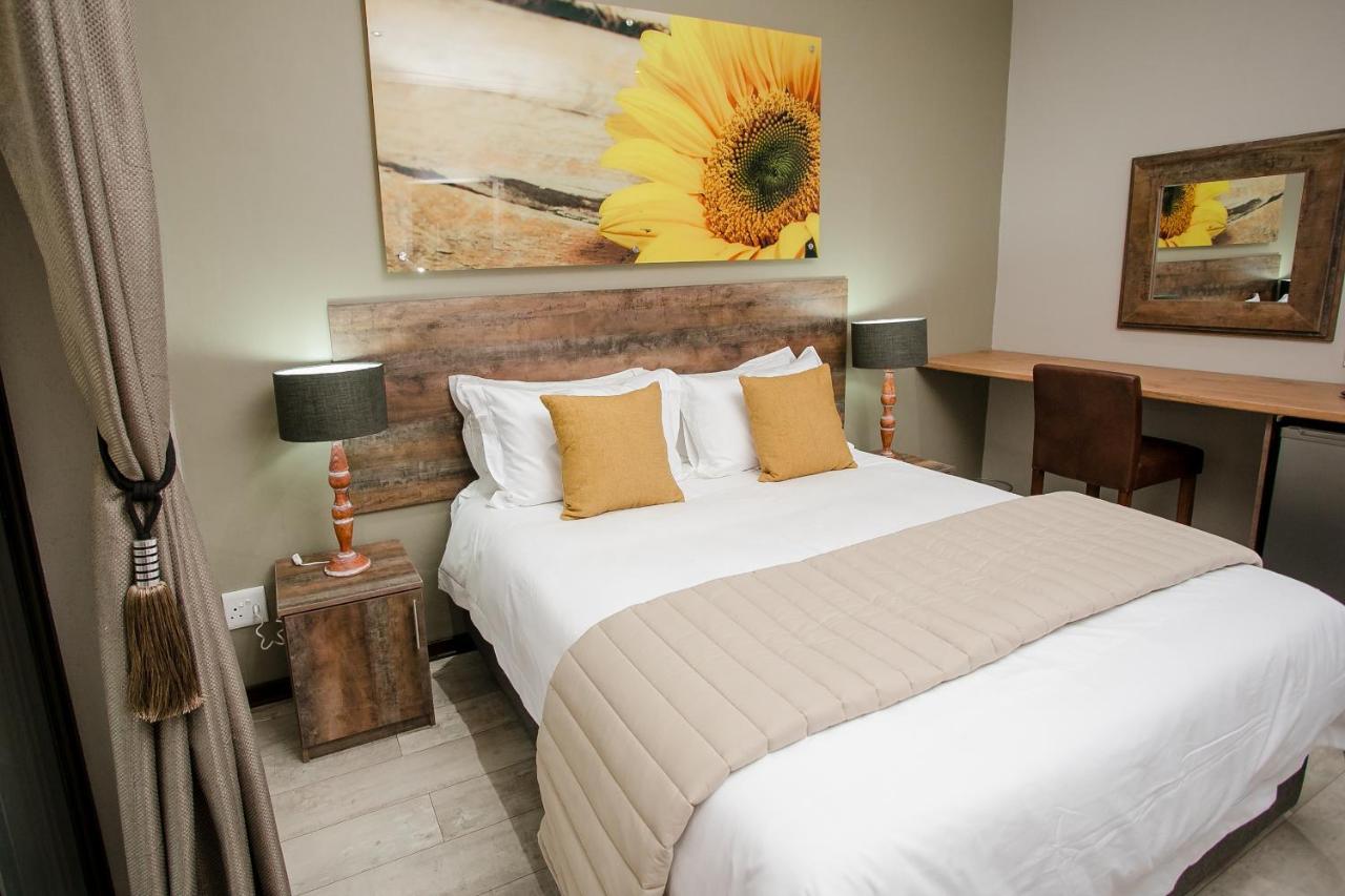 Vinique Guesthouse Mbombela ภายนอก รูปภาพ