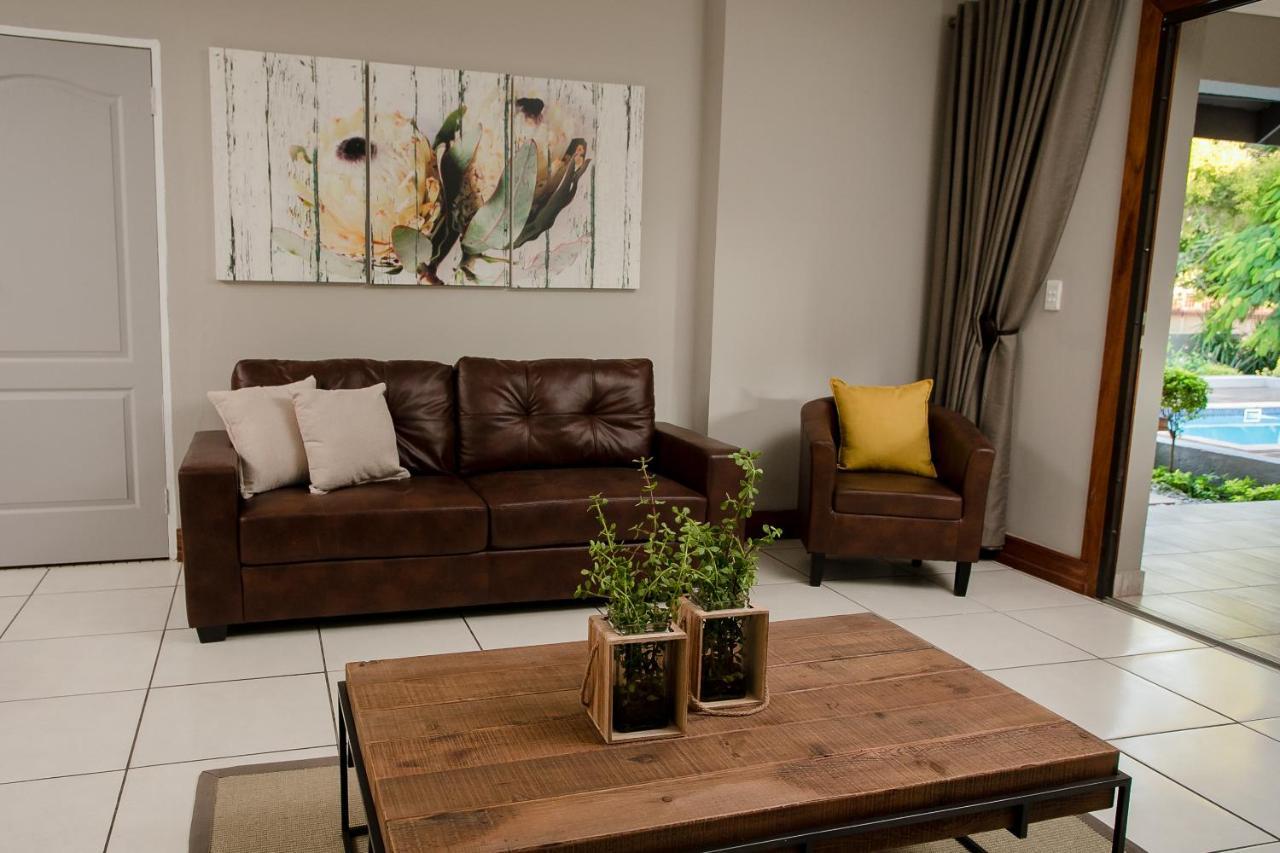 Vinique Guesthouse Mbombela ภายนอก รูปภาพ