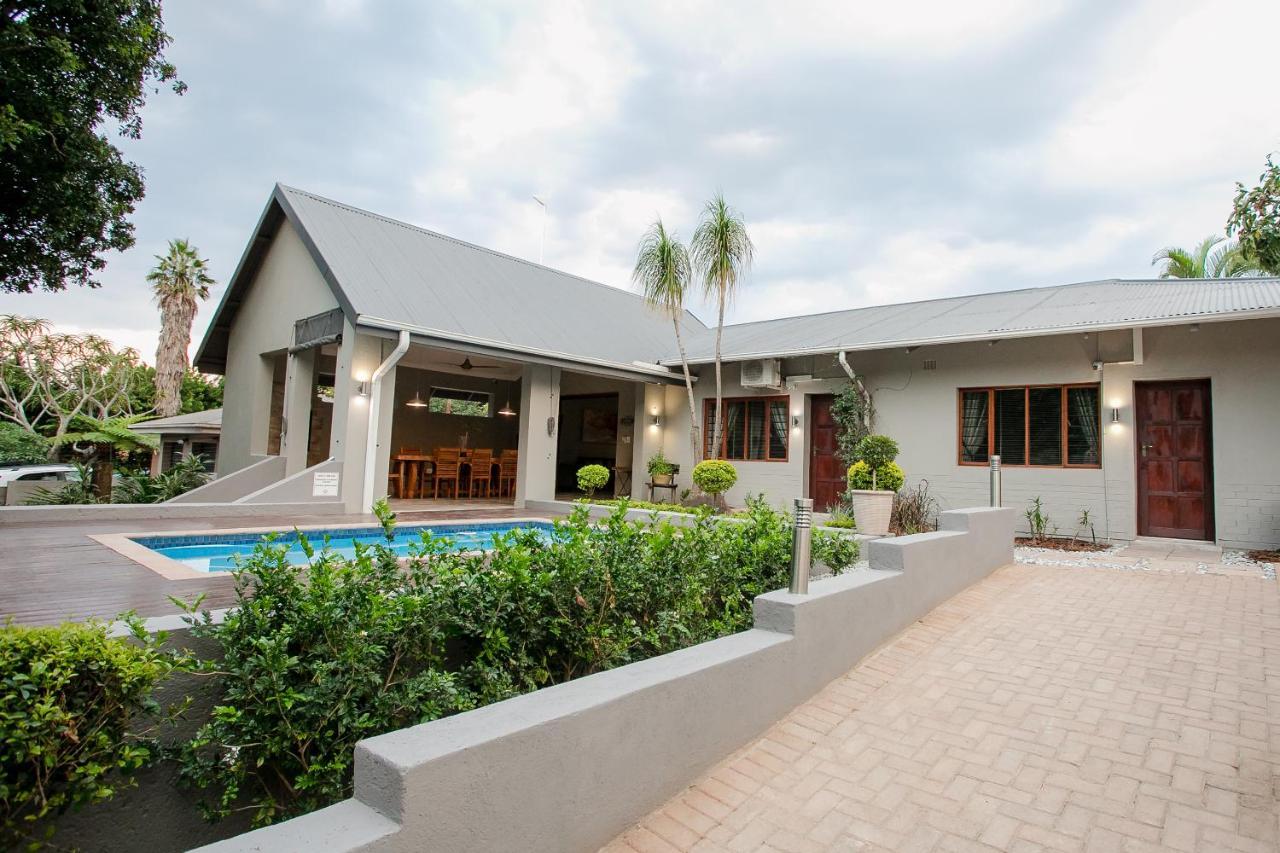 Vinique Guesthouse Mbombela ภายนอก รูปภาพ